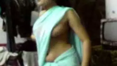 Pleasing A Sexy Indian Babe