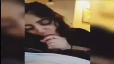 Sexy Delhi Girl Holding And Sucking Shaft Of Boyfriend In Hotel