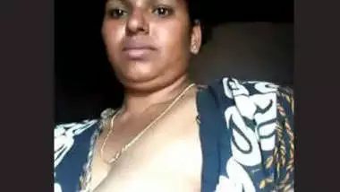Desi Mom Showing Boobs