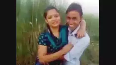 Indian desi college student kissing outdoor mms
