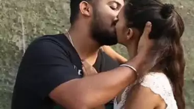 Desi village lover very hot kiss outdoor