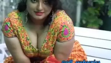 Sexy Bhabi show her big boob