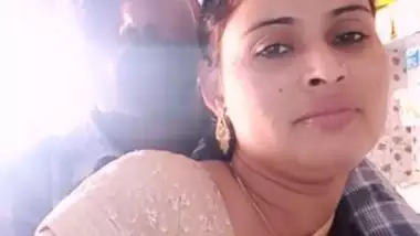 Desi man is so horny that porn action will take place in the kitchen