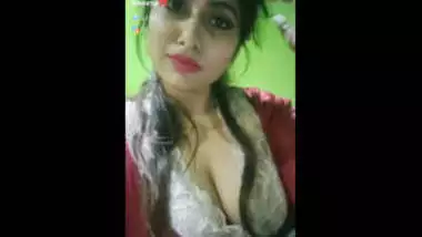 Tango bengali bhabhi Sweety showing her boobs
