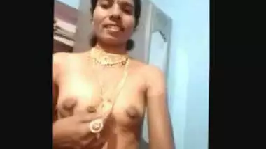 Telugu aunty in traditional jewels showing boobs and pussy