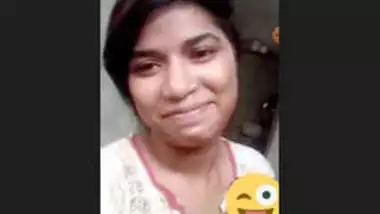 Paki Girl from Karachi Showing to BF