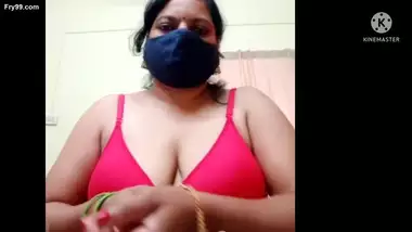Desi Indian aunty’s nude video show