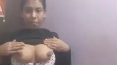 Nice Desi XXX girl showing her sweet tits and pussy on cam