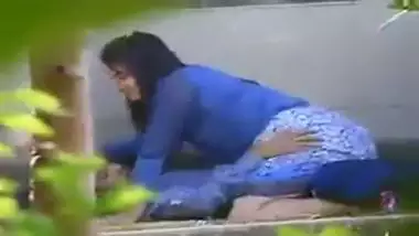 Desi dilettante college beauty enjoying passionate sex outdoors scandal