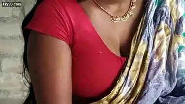 Indian aunty showing beautiful boobs