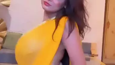 SEDUCTION FILLED BABE SEXY IN YELLOW SAREE BACKLESS HOTNESS
