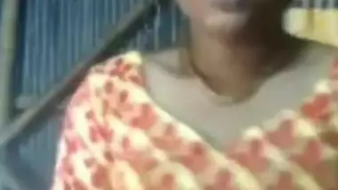 Desi village bhabi show her pussy
