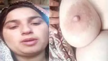 Paki Pashto bhabhi seducing with big boobs