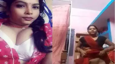 Desi Village Bhabhi Lifting Saree Pussy Show