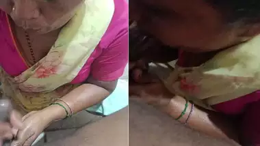 Desi maid sex in bathroom after blowjob to owner