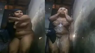 Bangla naked girl bathing with big boobs flaunt