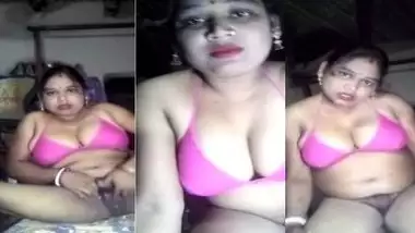 Busty Indian dehati Bhabhi nude teasing video