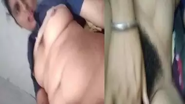 Indian lady fingering pussy in sexy mood