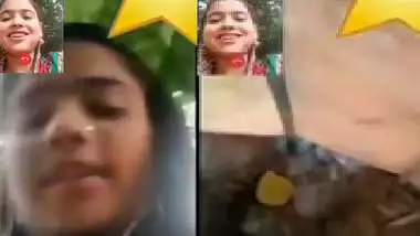 Bhabhi outdoors boob show to lover on video call