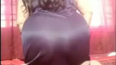 Desi huge butt housewife selfie play with herself