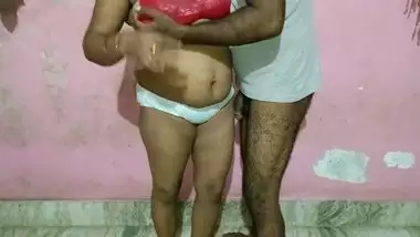 Indian maa ne apne bete se khade khade gand chudwai